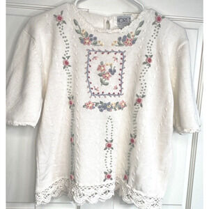 Vintage 90s embroidered floral sweater Women’s M Cottagecore, Coquette Crochet